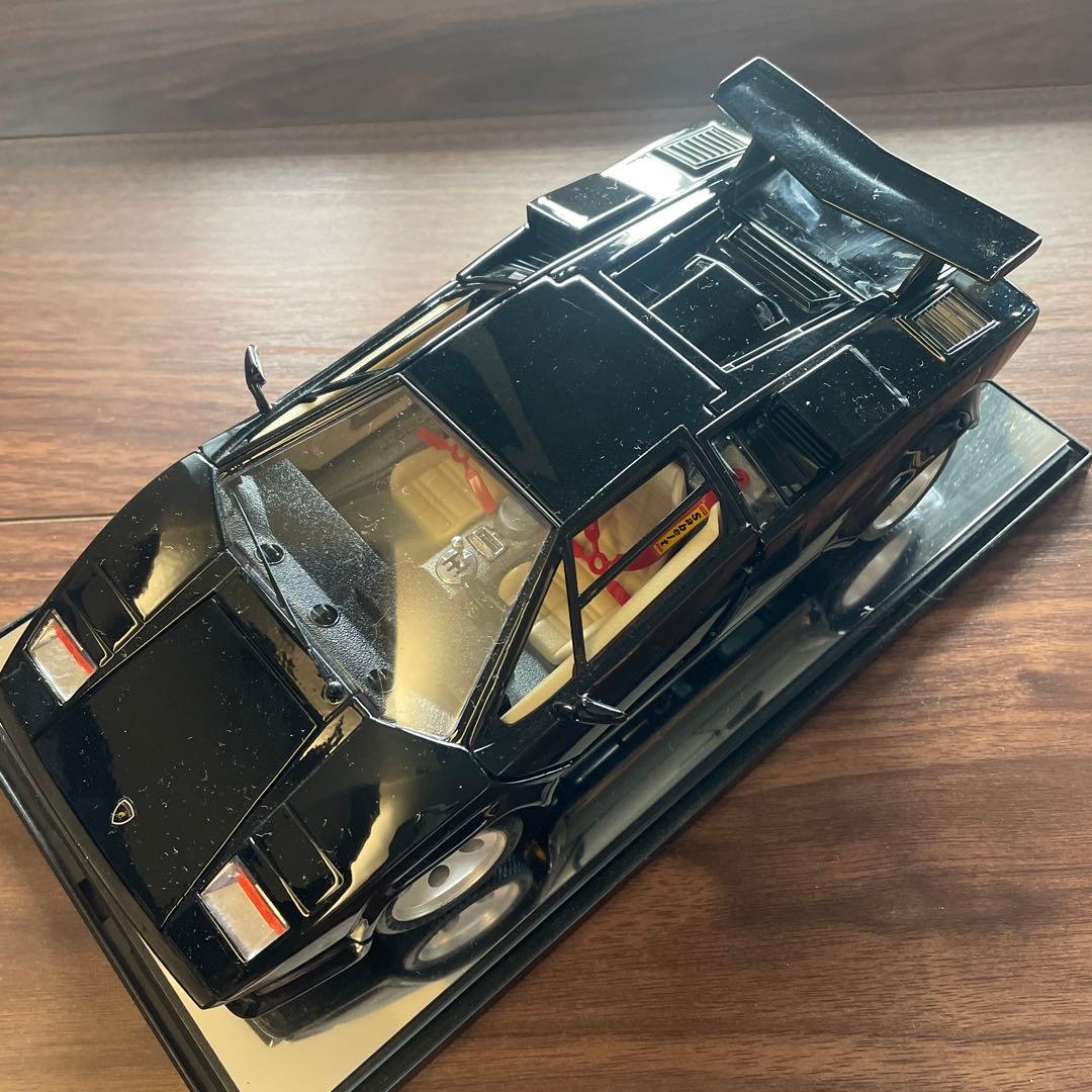 1/18スケールランボルギーニ カウンタック LP 5000S QV 1985