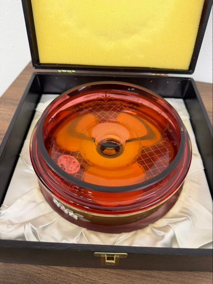 ボヘミアガラス 蓋付きボウル 金彩 木箱付き