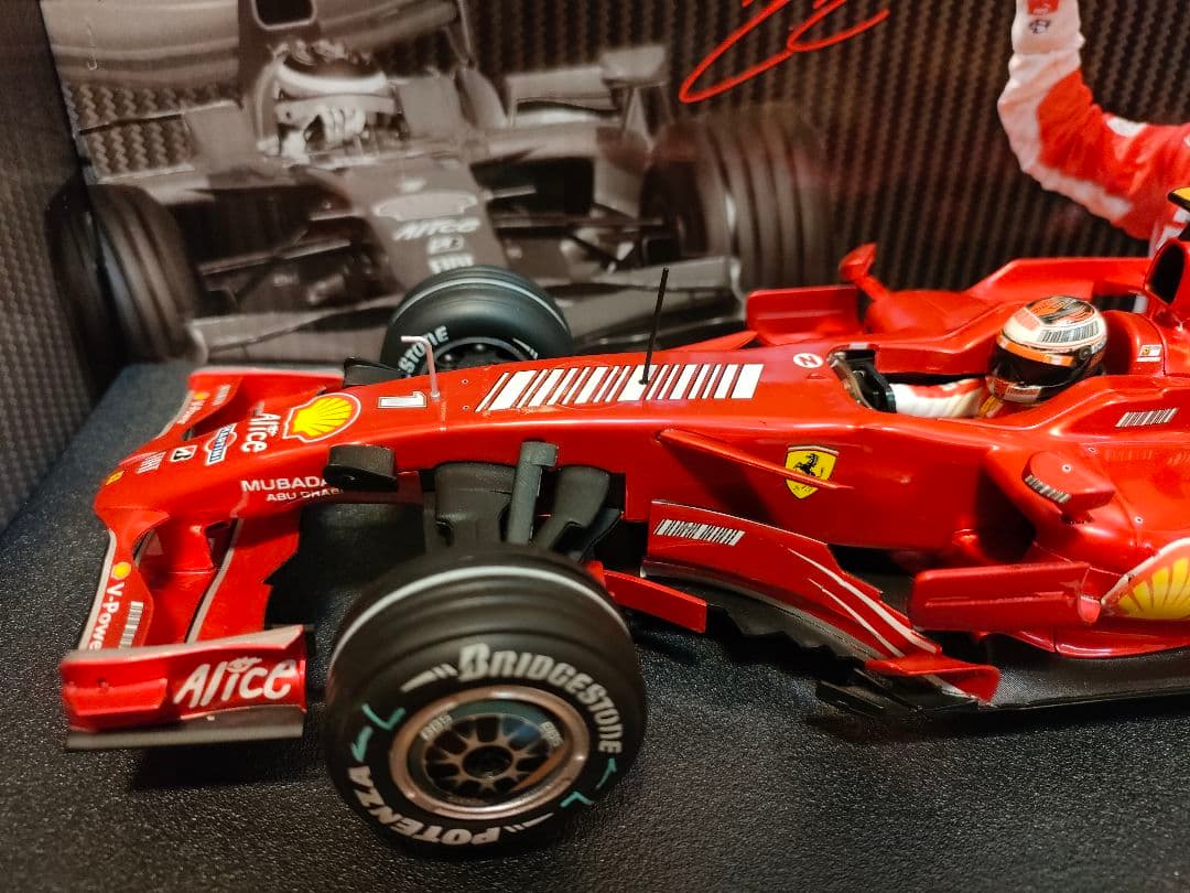 F1　フェラーリF2008 1/18キミ・ライコネン