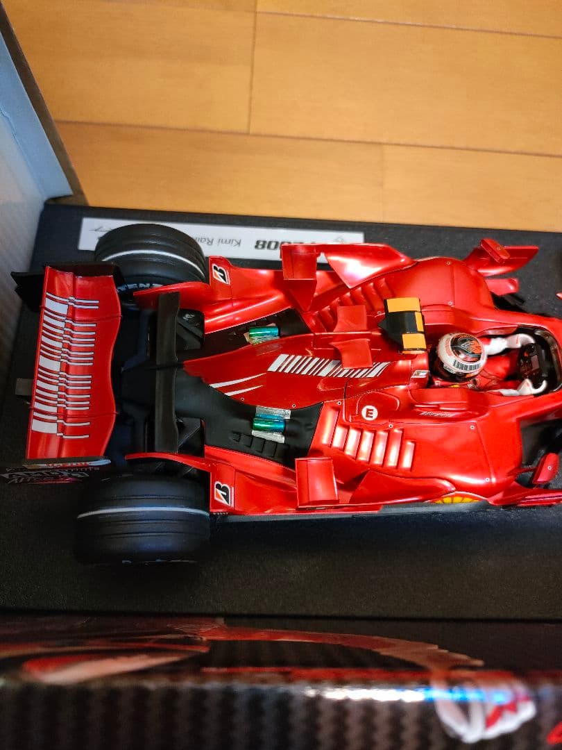 F1　フェラーリF2008 1/18キミ・ライコネン
