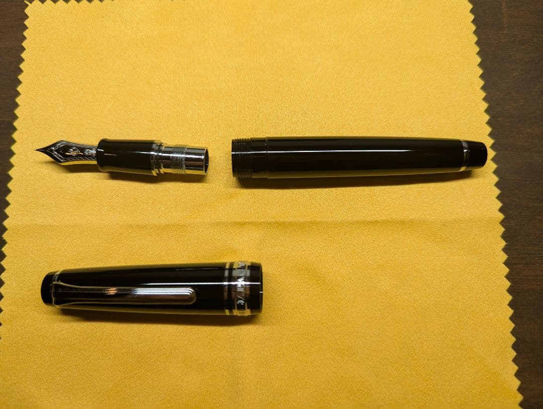 セーラー万年筆 プロフェッショナルギアスリム 銀 ブラック 細字（F）