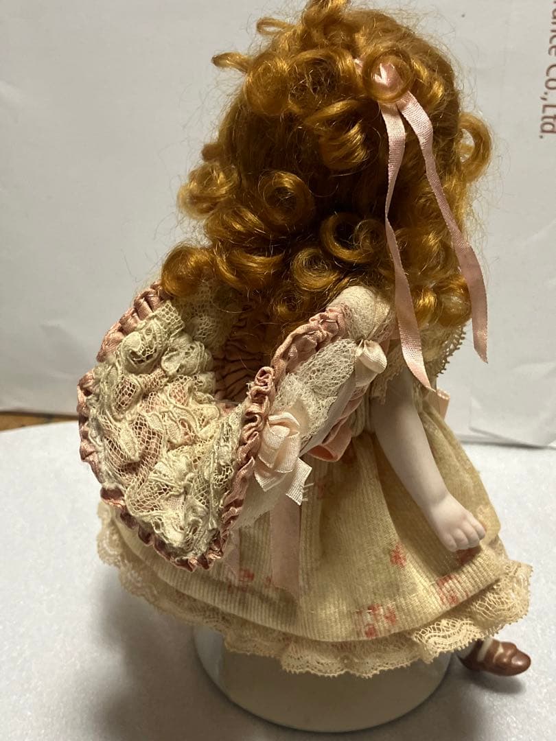 ビスクドール　アンティークのコレクション用磁器人形 (Kemper かつら)