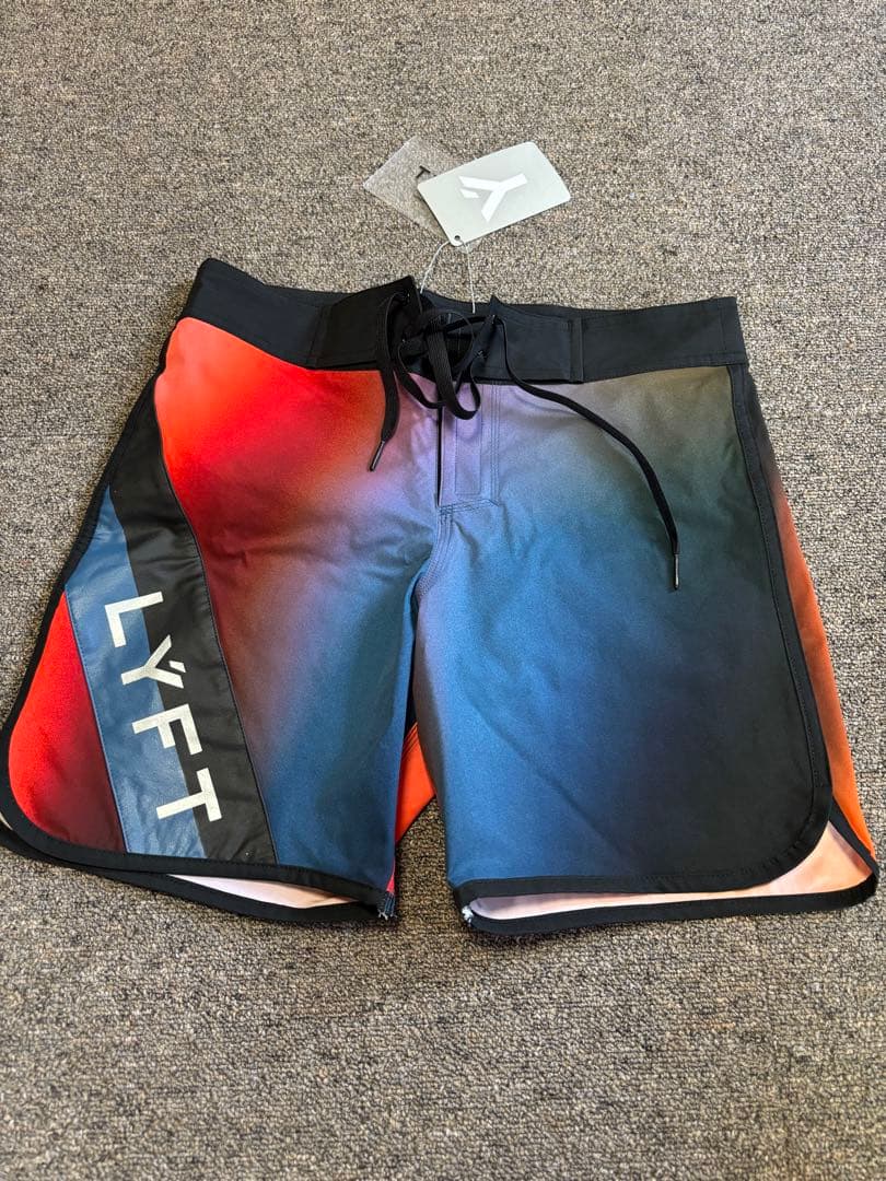 LYFT ステージショーツSサイズ新品タグ付き　フィジーク　ボードショーツ　水着