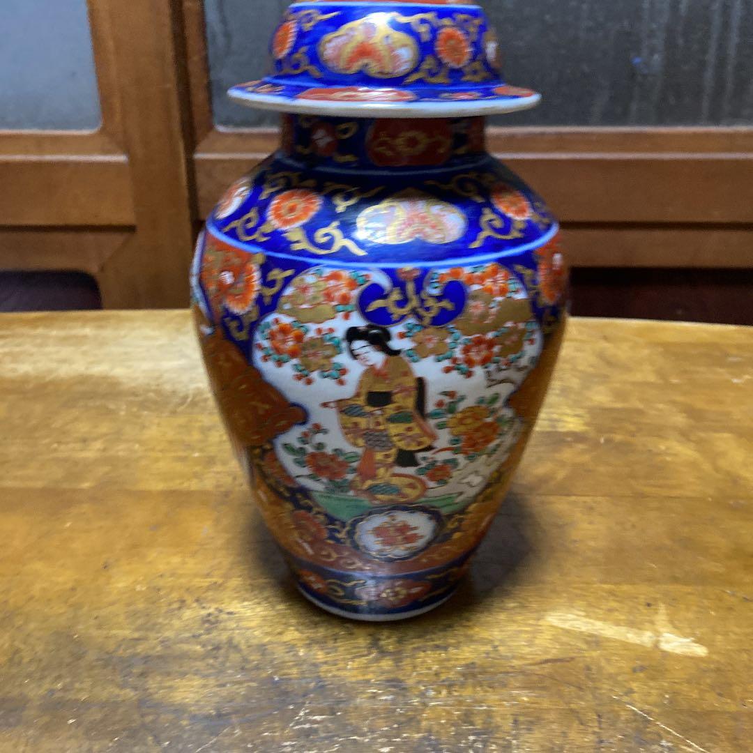 里帰り伊万里鎮香壷