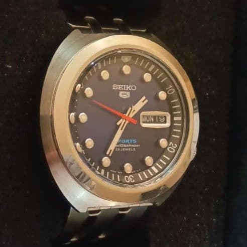 SEIKO 5スポーツ 復刻版　自動巻き腕時計　難あり
