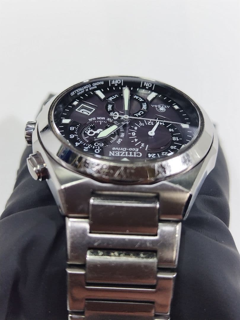 シチズン　アテッサ　エコドライブ　充電池新品　軽量チタン製 電波時計