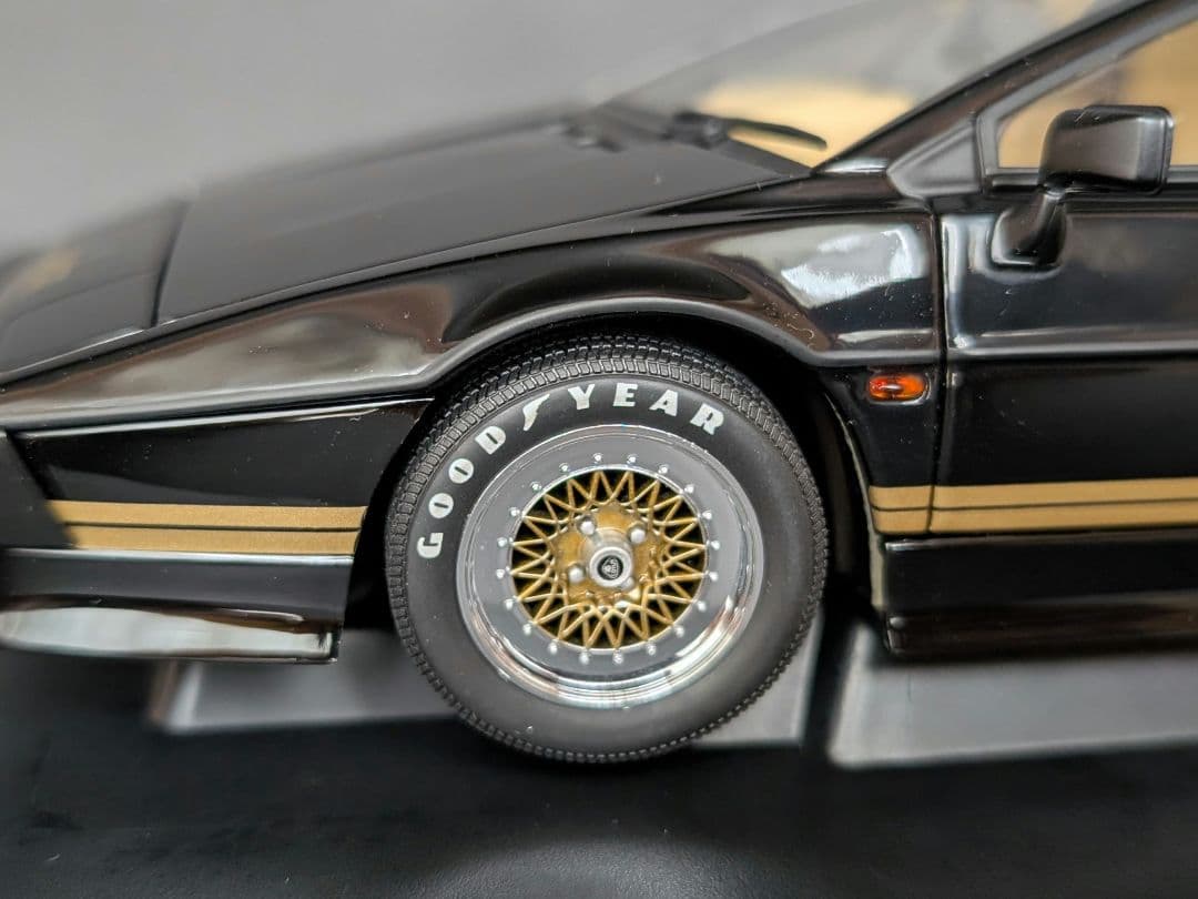 オートアート 1/18 LOTUS ESPRIT TURBO