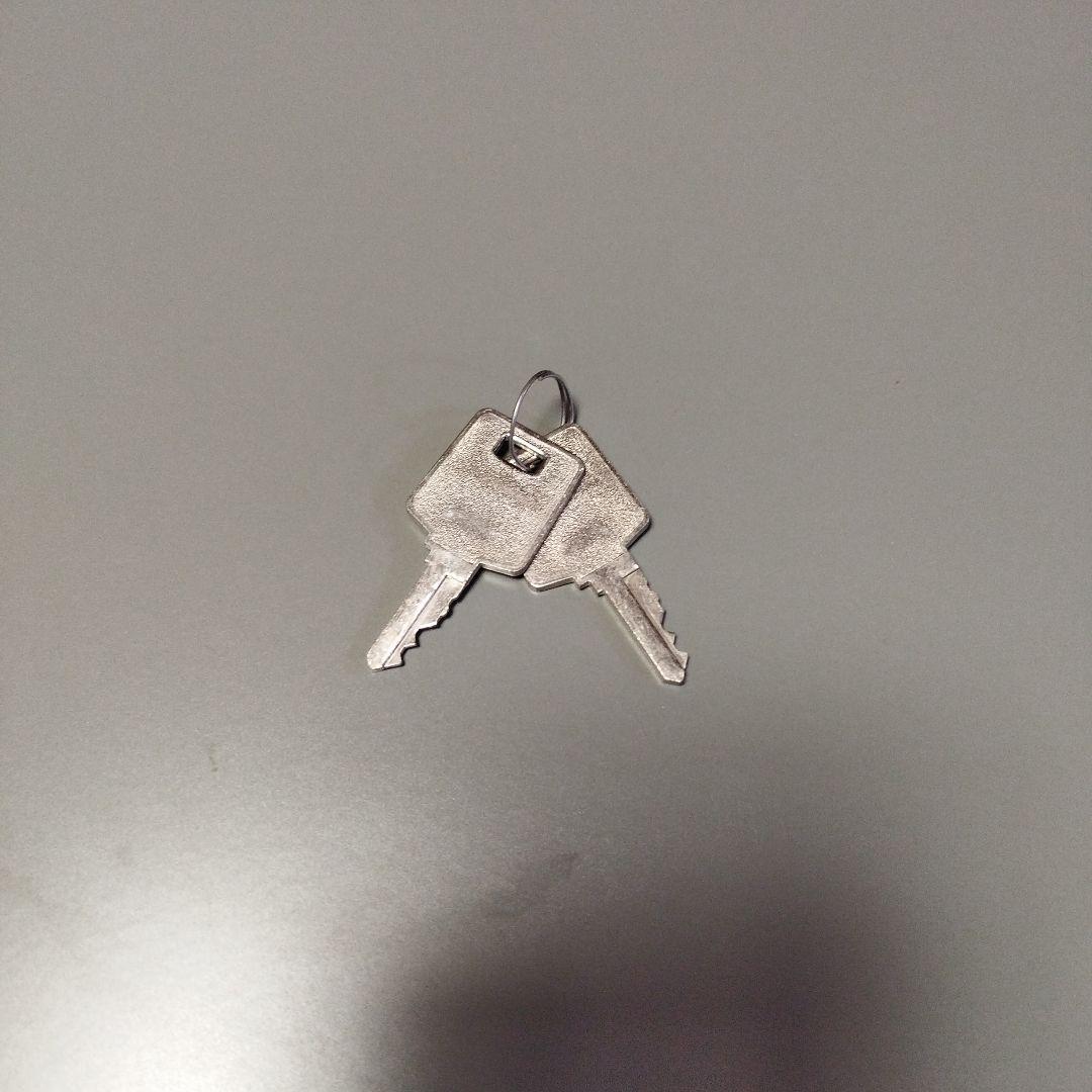 事務用デスク　コクヨ　鍵付き（送料込み）