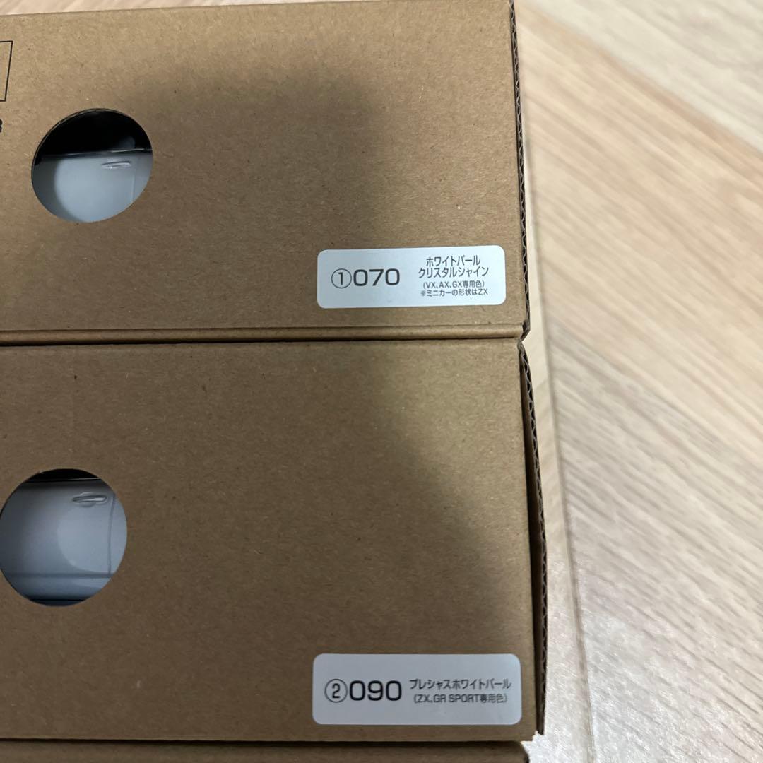 新型ランドクルーザー 300 色見本　ミニカー