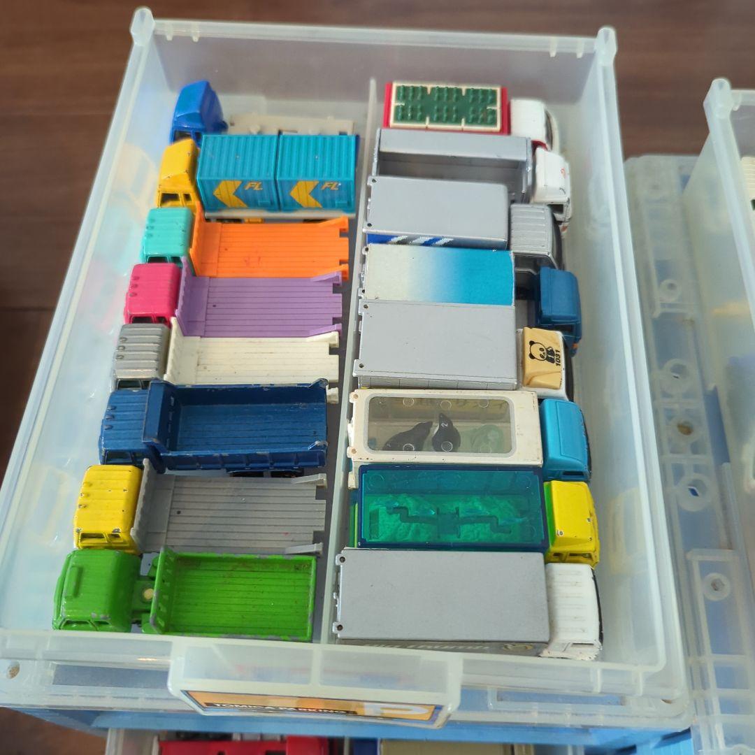 トミカ　77台　ケース