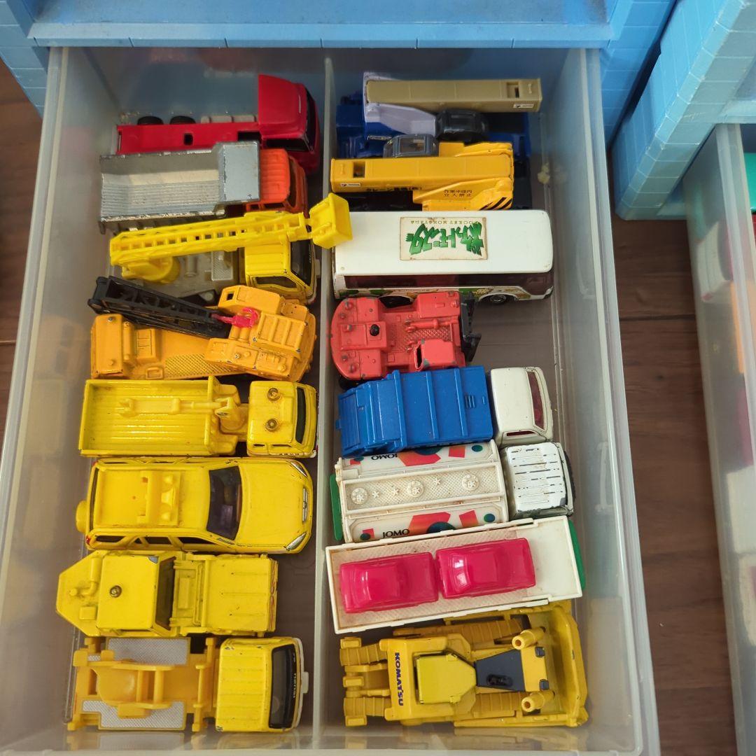 トミカ　77台　ケース