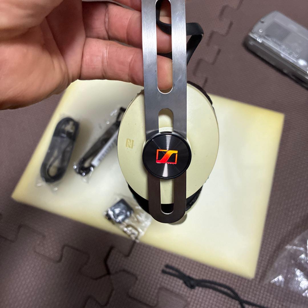 ‼️新品未使用品‼️SENNHEISER MOMENTUM On-Ear Ivory