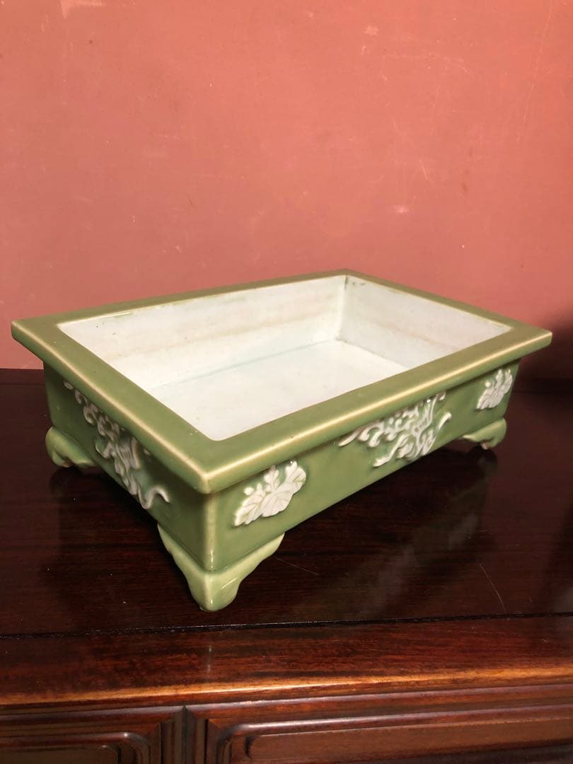 蔵にあった大型の青磁桐鳳凰文水盤