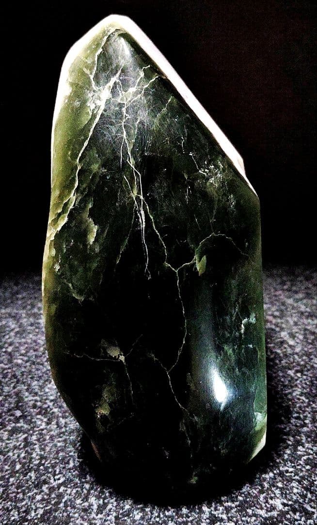 ★翡翠原石★糸魚川硬玉【姫川・6色翡翠・磨き2kg】