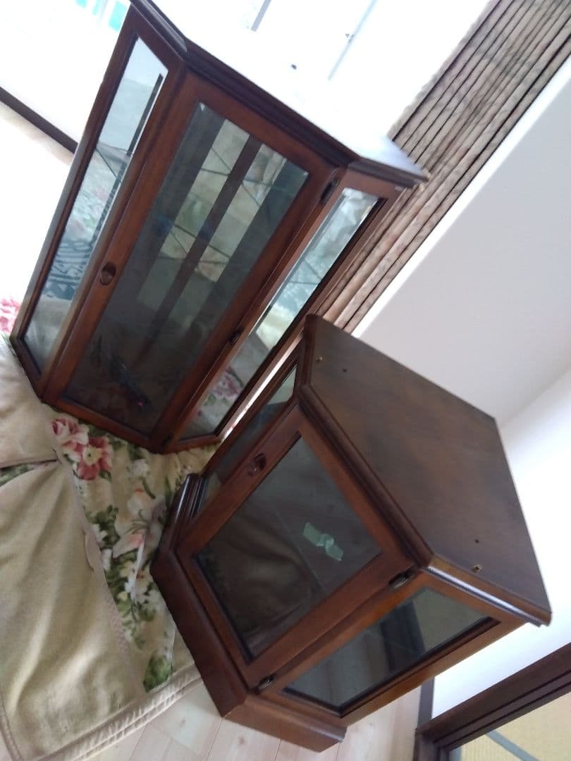 p*o様 karimoku カリモク キュリオケース コーナーキャビネット 飾り