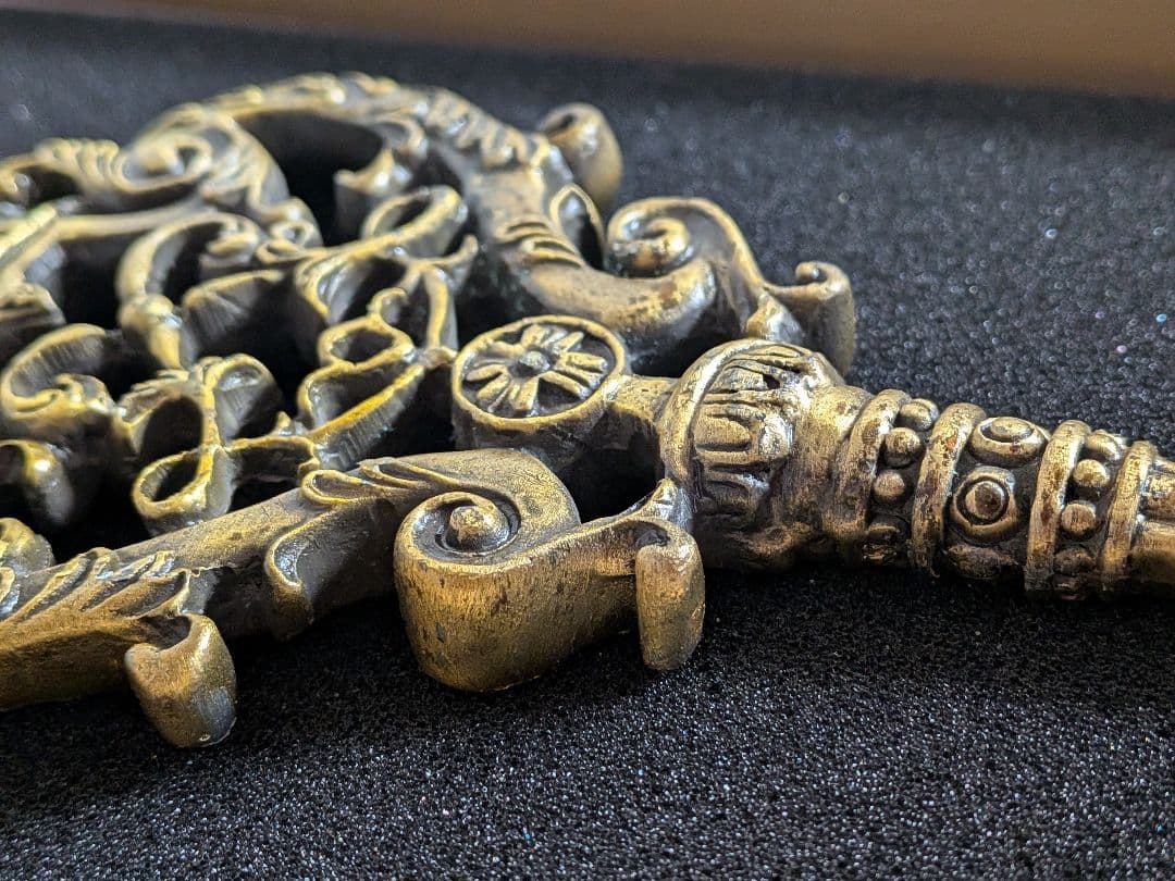 新品ベルサイユ宮殿の王室礼拝堂の鍵レプリカ　箱　ペーパーウエイト　美術館グッズ