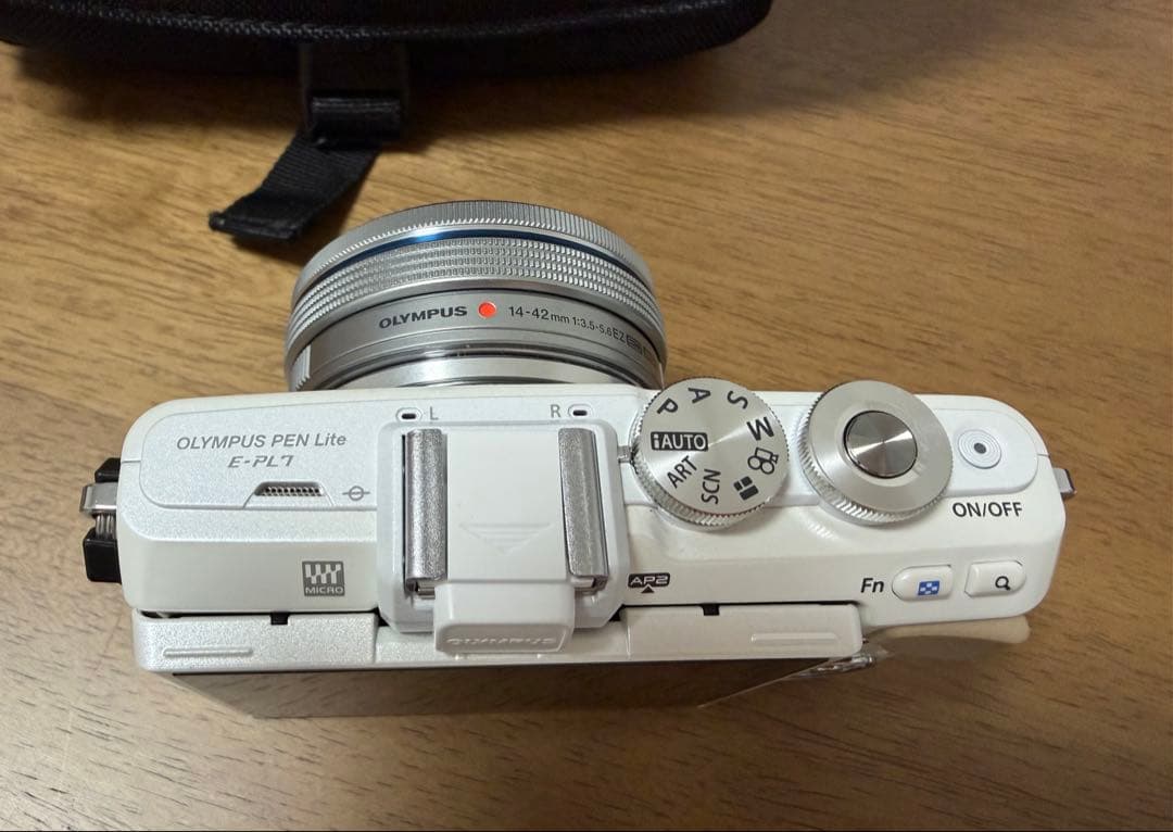 OLYMPUS PEN Lite E-PL7 【ショット数1982回】美品 白