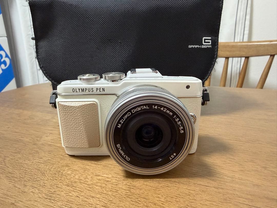 OLYMPUS PEN Lite E-PL7 【ショット数1982回】美品 白