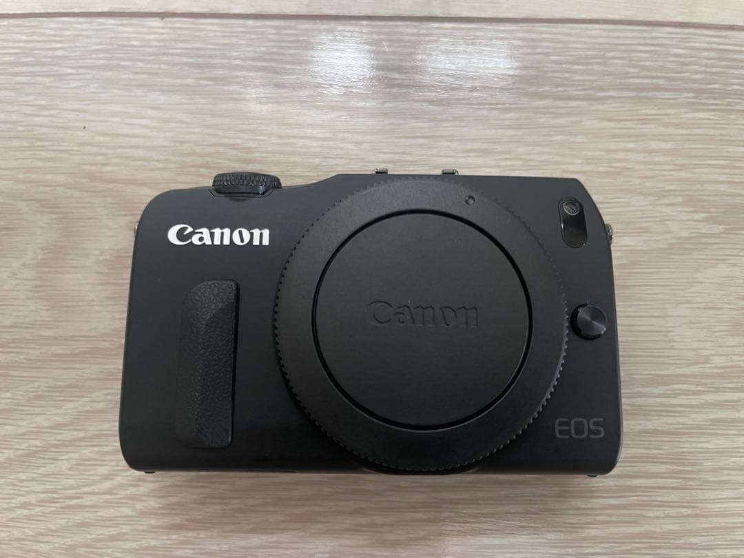 Canon EOS M ミラーレス一眼カメラ　ズームレンズ付き【ジャンク品】
