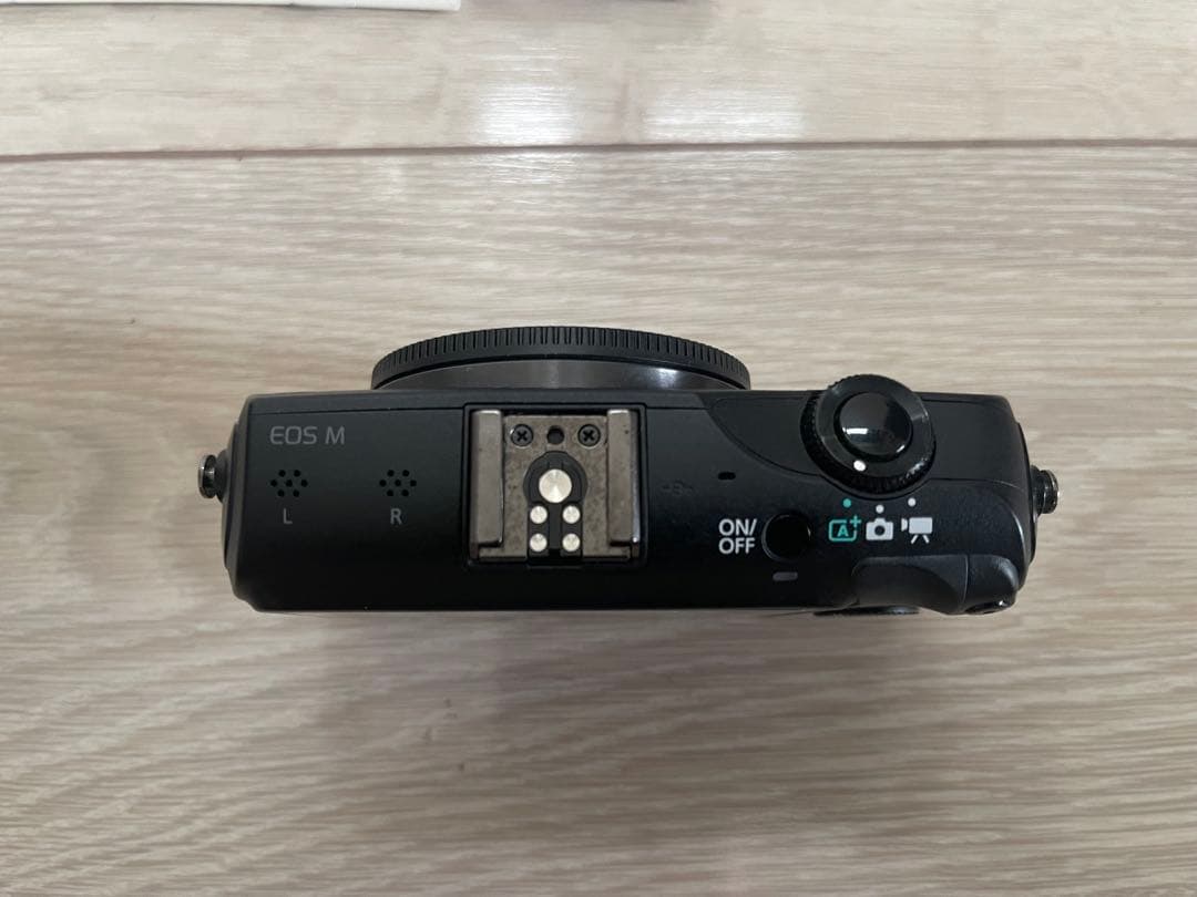 Canon EOS M ミラーレス一眼カメラ　ズームレンズ付き【ジャンク品】