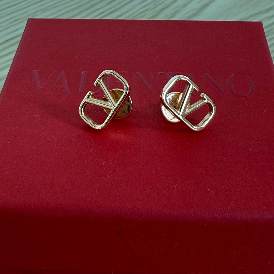 最終値下げ❗️超美品❗️ヴァレンティノ Vロゴ シグネチャー メタル ピアス