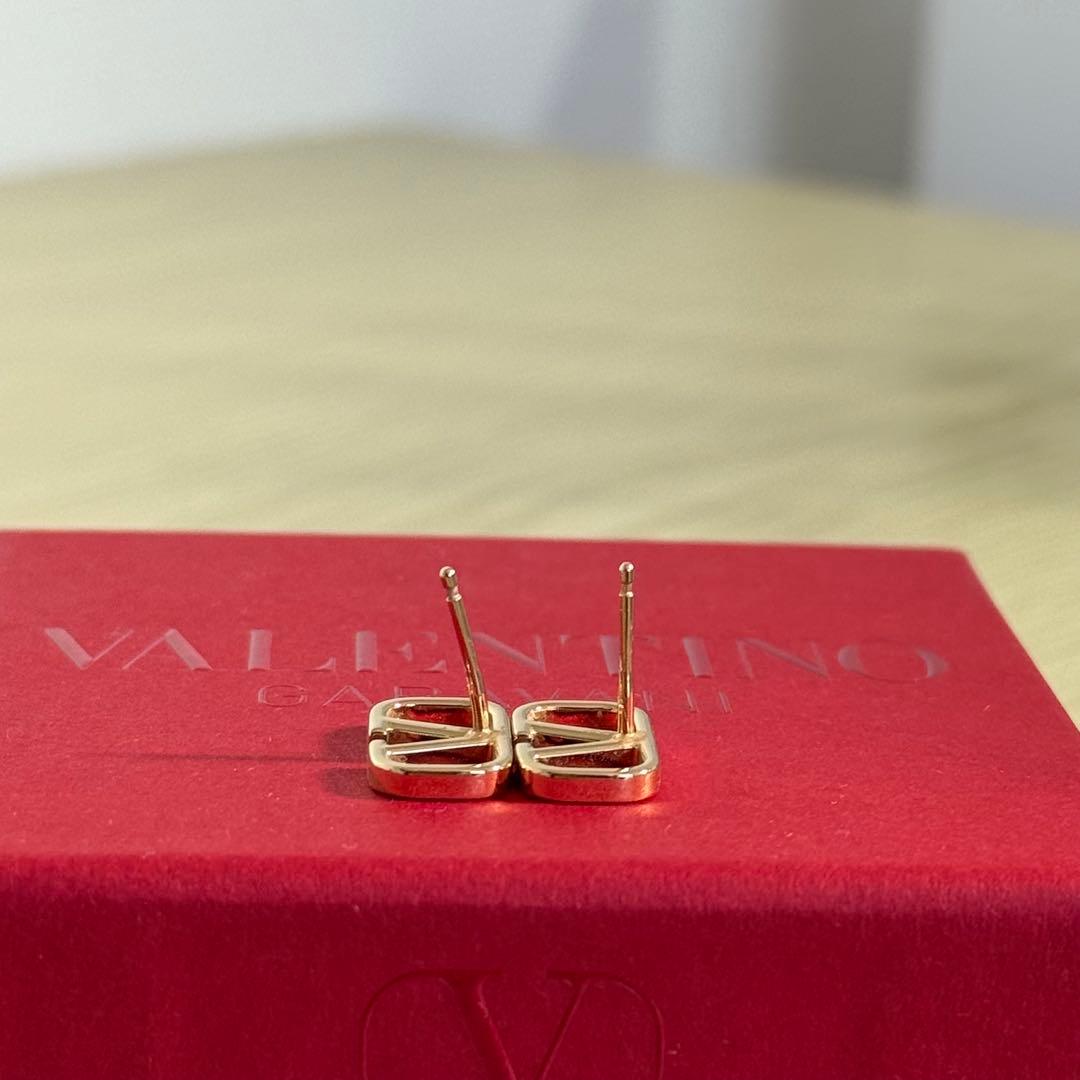最終値下げ❗️超美品❗️ヴァレンティノ Vロゴ シグネチャー メタル ピアス