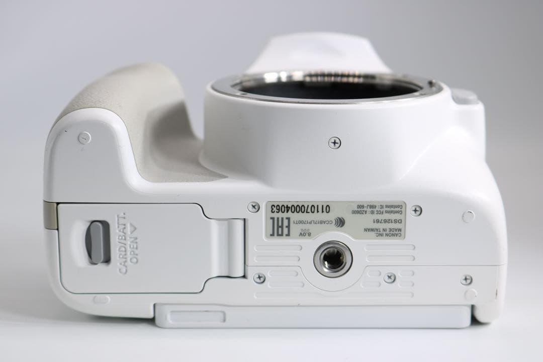 美品 【Canon EOS Kiss X10 ダブルレンズセット】 安心保証あり