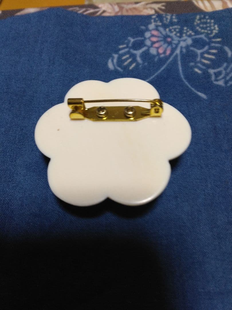 カメリローズ天然素材ブローチ新品