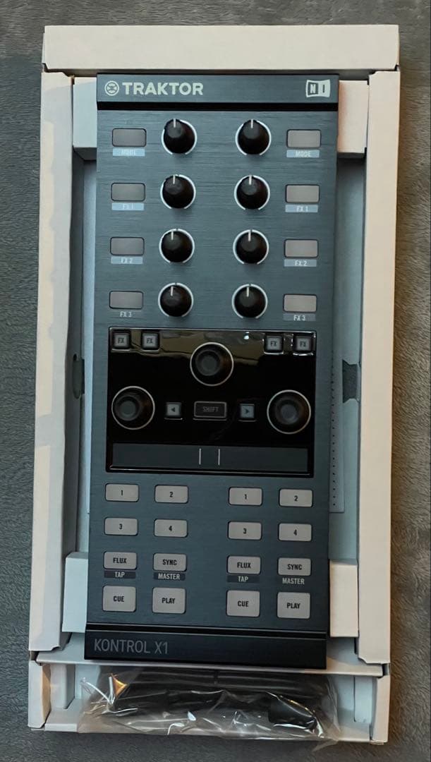 TRAKTOR KONTROL X1 MK2本体