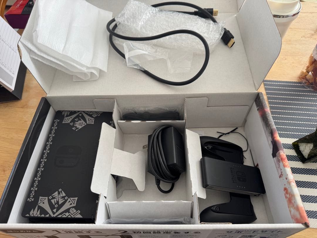 Nintendo Switch 本体 モンハンダブルクロスモデル、ケース付