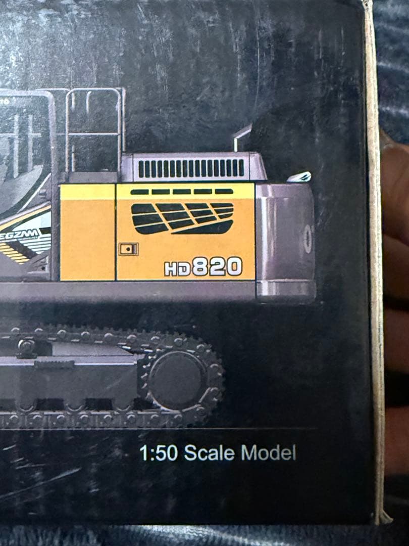 建設模型　KATO HD820 REGZMA油圧ショベル 1/50スケール