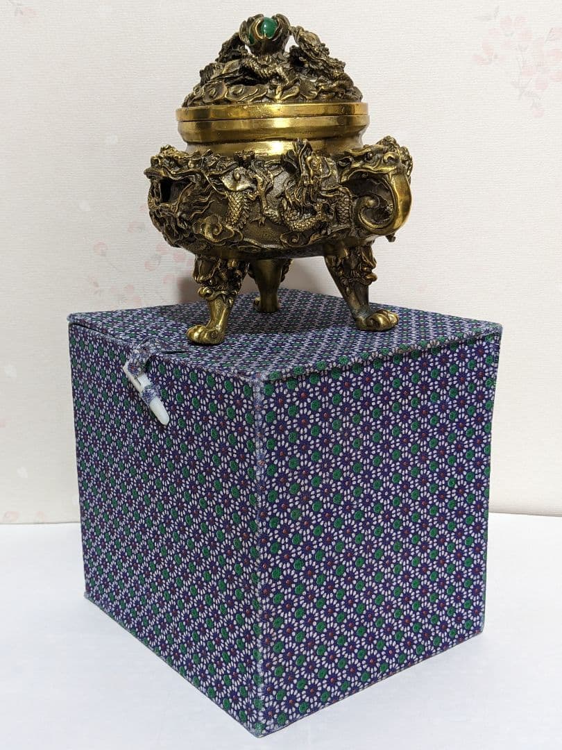 ♦中国 大明宣徳年製 蝋型細密 翡翠玉 龍文様 三足香炉 銅製 置物飾り 骨董品