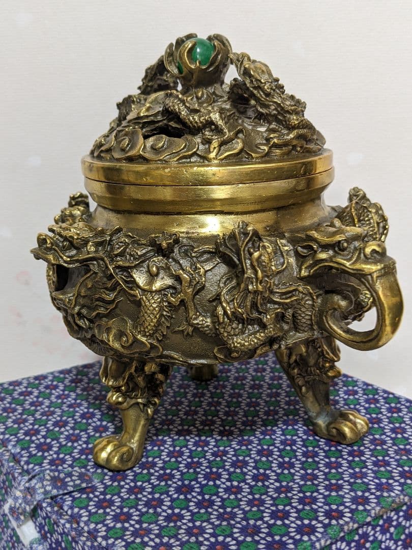 ♦中国 大明宣徳年製 蝋型細密 翡翠玉 龍文様 三足香炉 銅製 置物飾り 骨董品