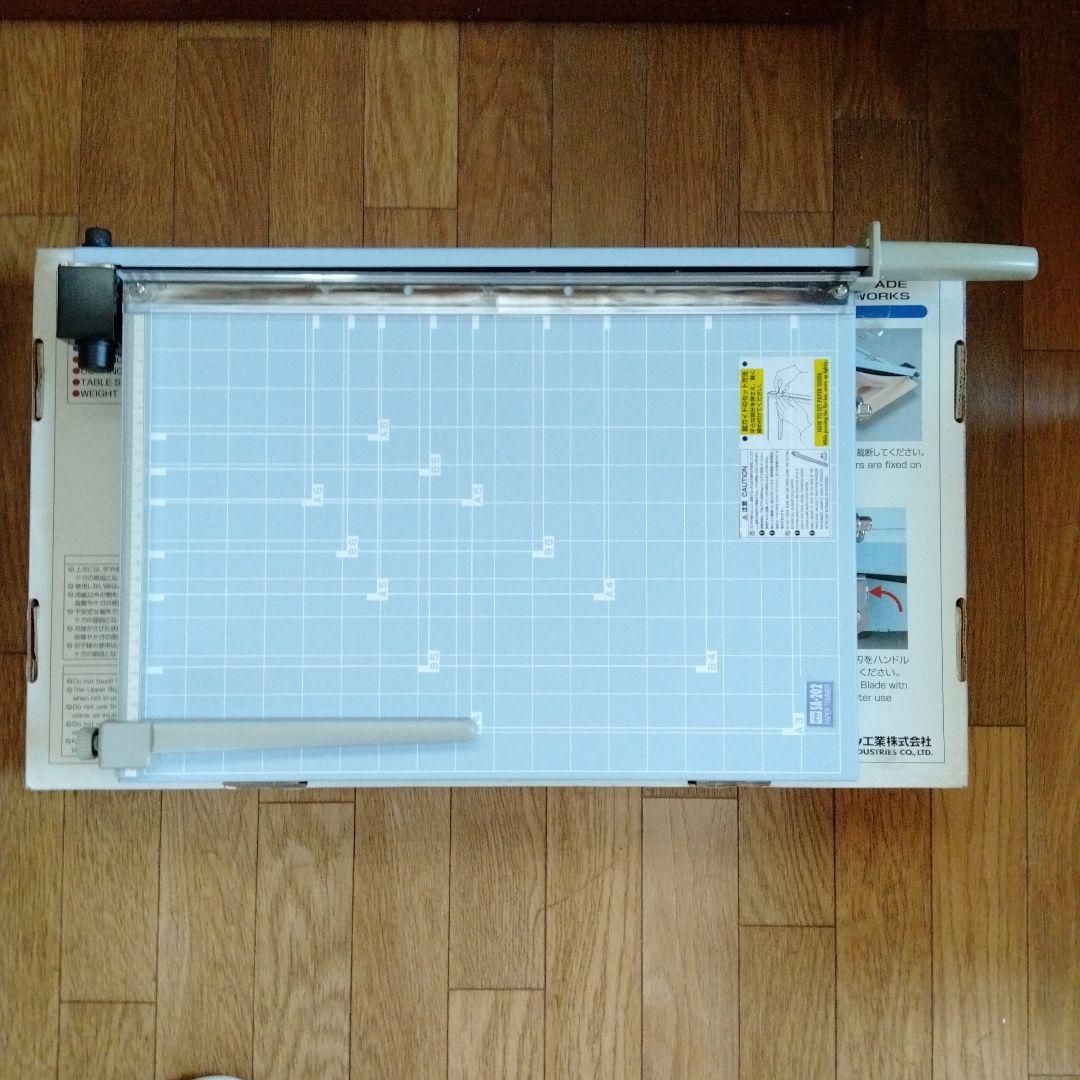 最終値下げ　日本製SA-202スチール栽断機　持ち運びに便利な手提げ金具付です