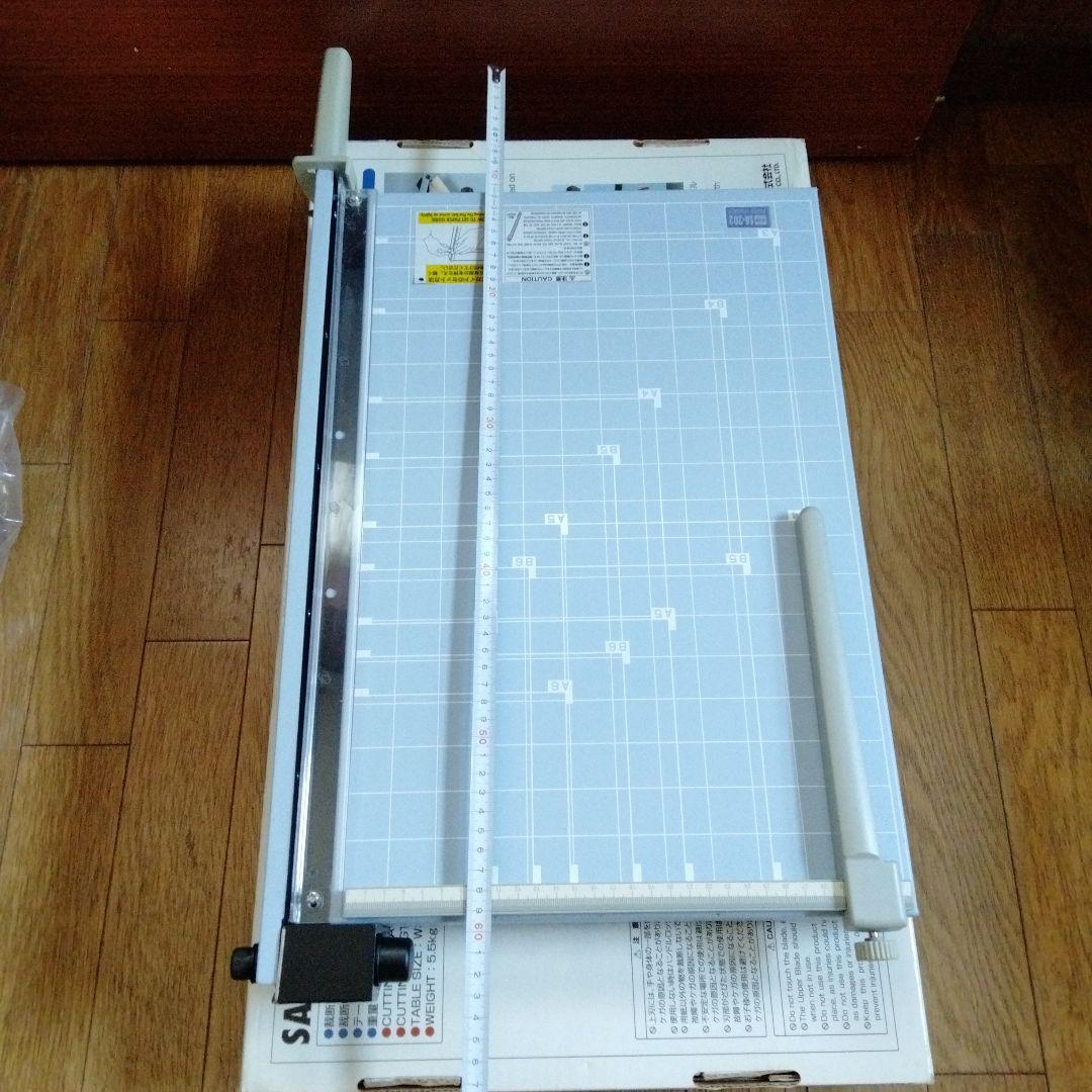 最終値下げ　日本製SA-202スチール栽断機　持ち運びに便利な手提げ金具付です