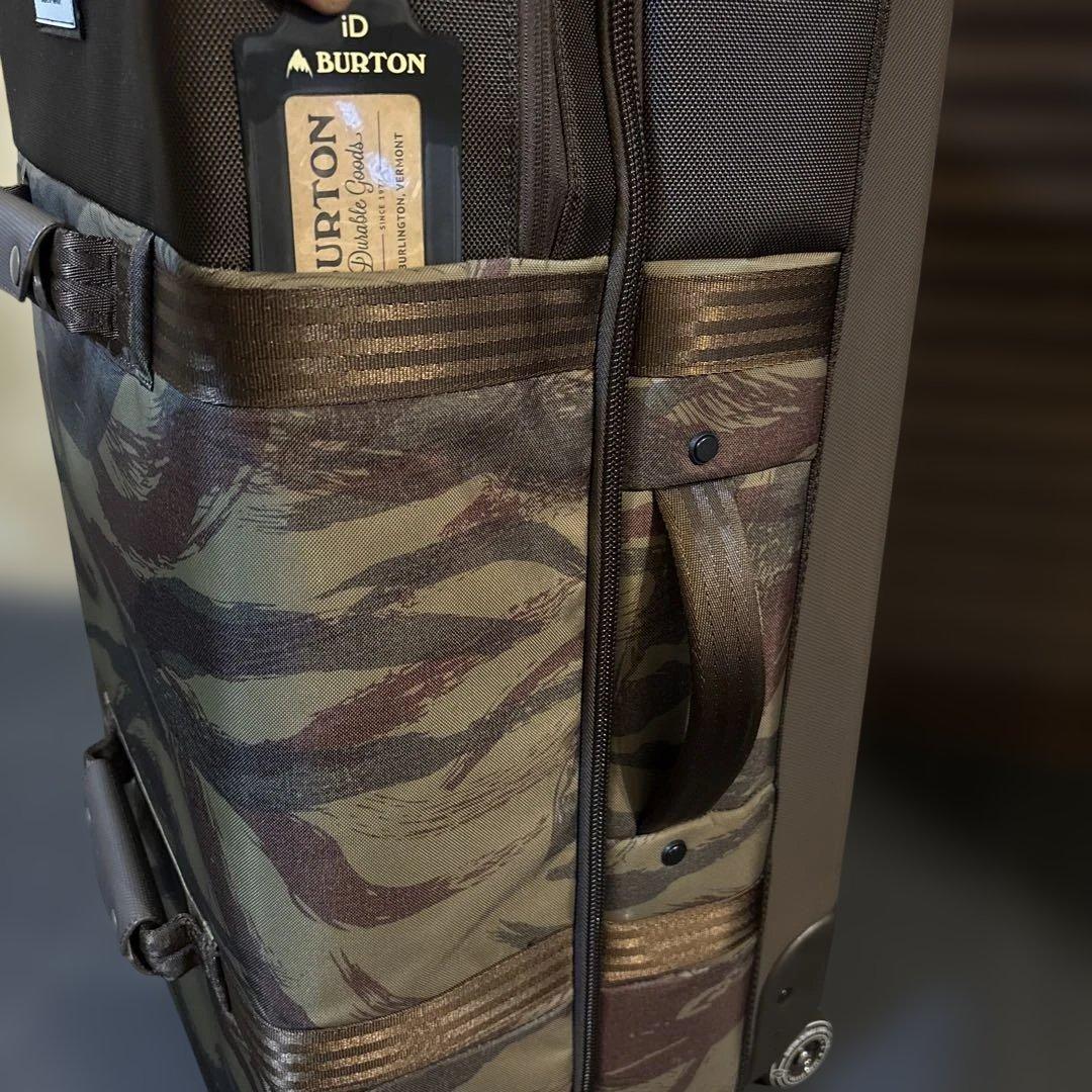 未使用品　Burton カモフラージュ キャリーケース　TSAおまけ付き　86L