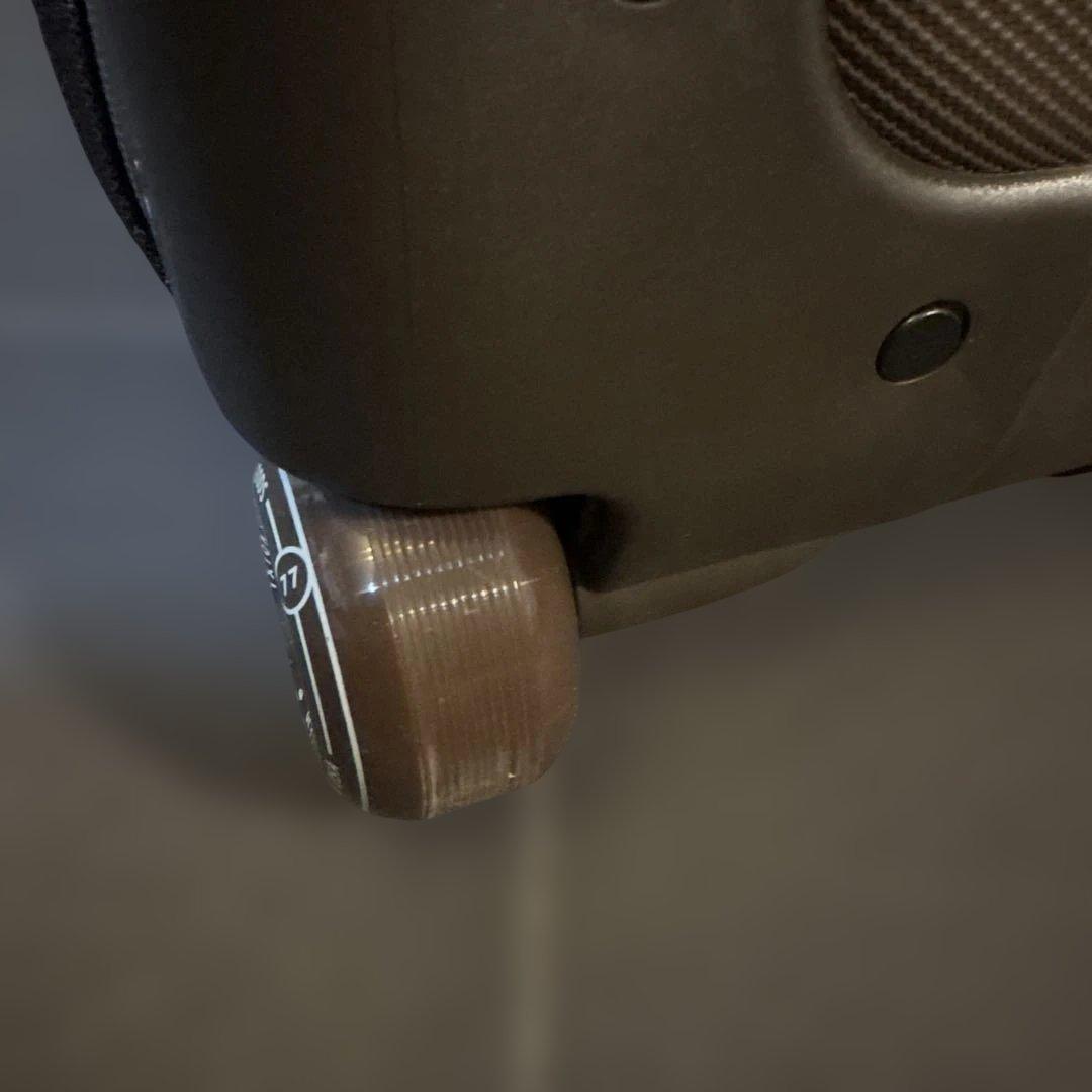 未使用品　Burton カモフラージュ キャリーケース　TSAおまけ付き　86L