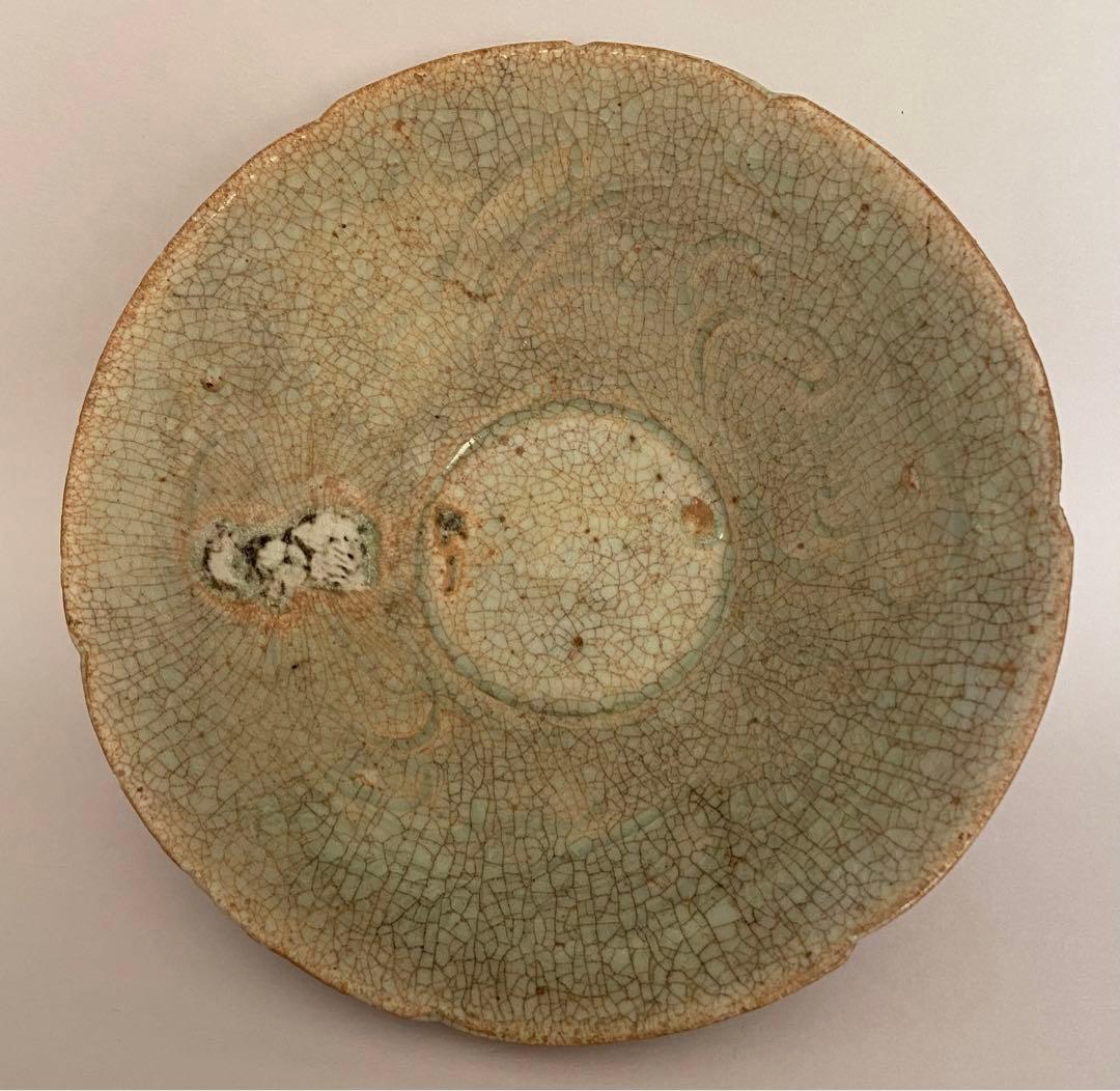 中国　古い景徳鎮　皿　陰刻