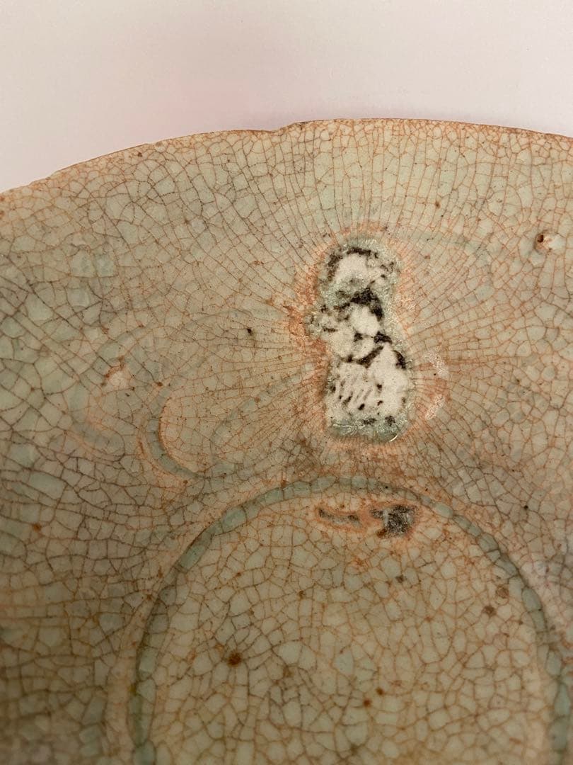 中国　古い景徳鎮　皿　陰刻