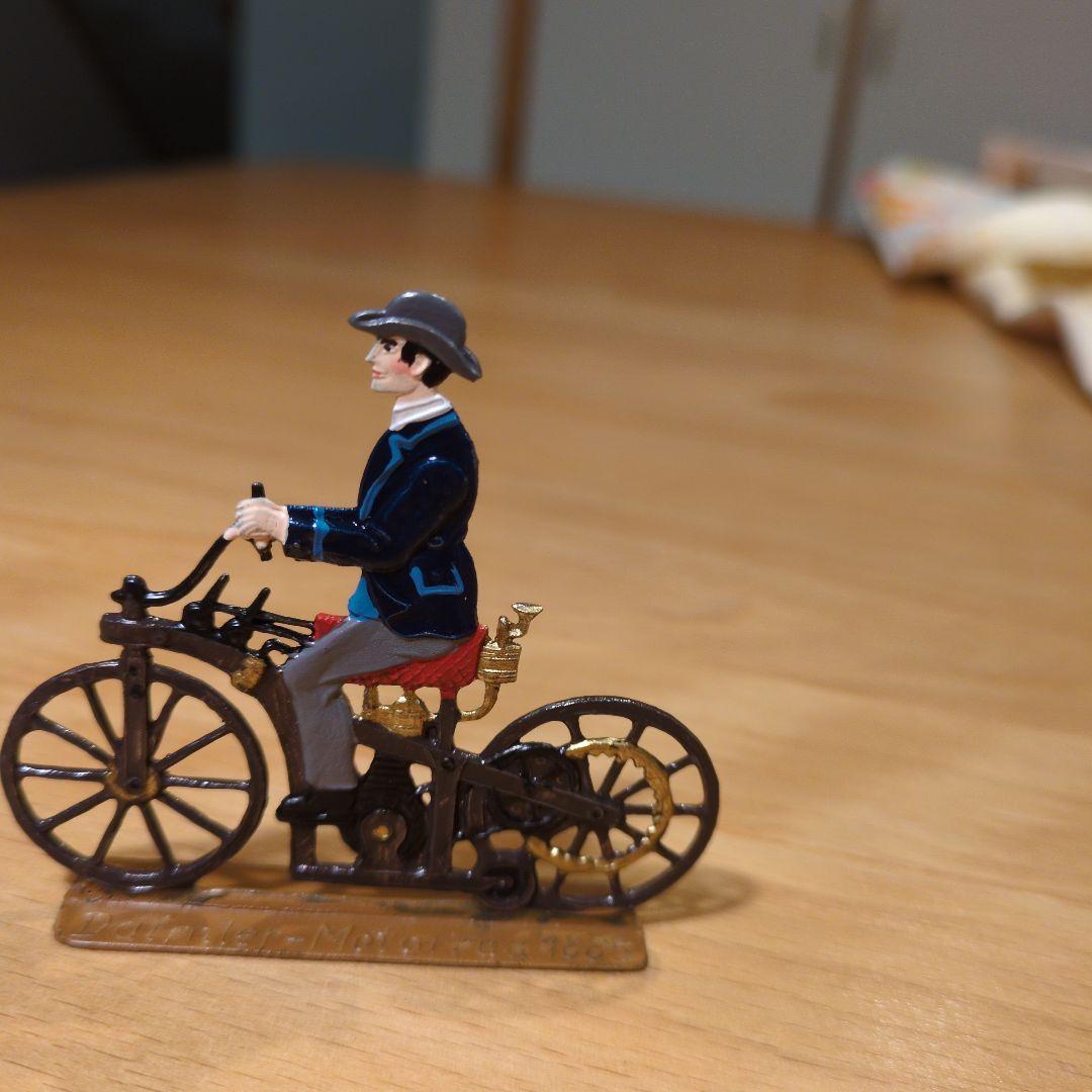 エルツ　バベットシュバイツァー社　錫の置物（自転車シリーズ）