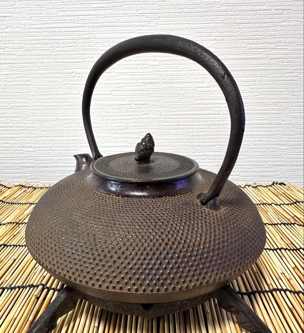 未使用品　敬典工房正寿堂山正　人間国宝髙橋敬典作　独楽型　南部鉄瓶　南部鉄器