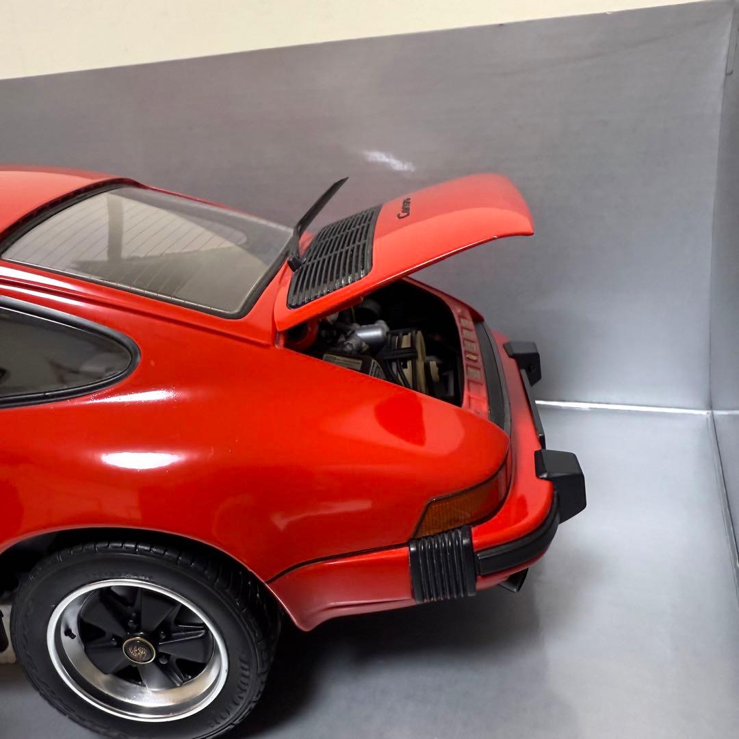 1/12 ポルシェ　911　カレラ　 3.2 クーペ　レッド　ドア開閉