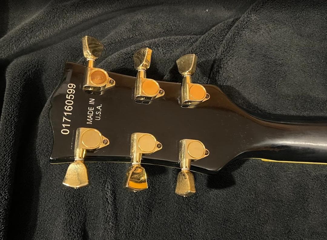 ノーブランド　ES335タイプセミホロウ（ｆホール無し）ギター傷多め・不具合無し