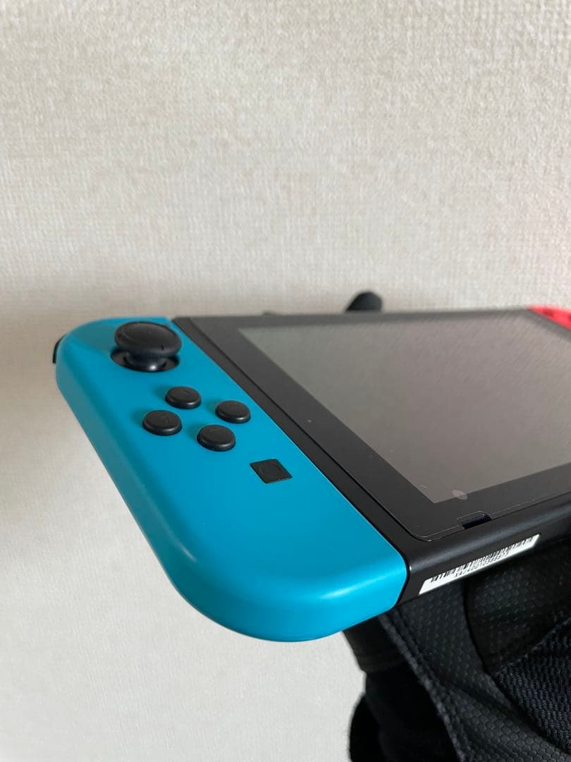 Nintendo Switch 本体 Joy-Con付き。　異音します！
