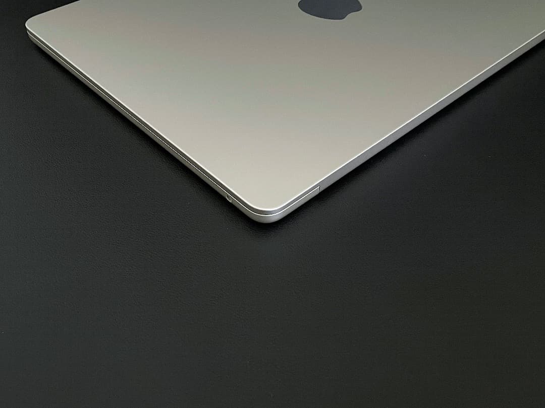 【美品】MacBook Air （M2, 2022）13.6㌅ 2024年購入