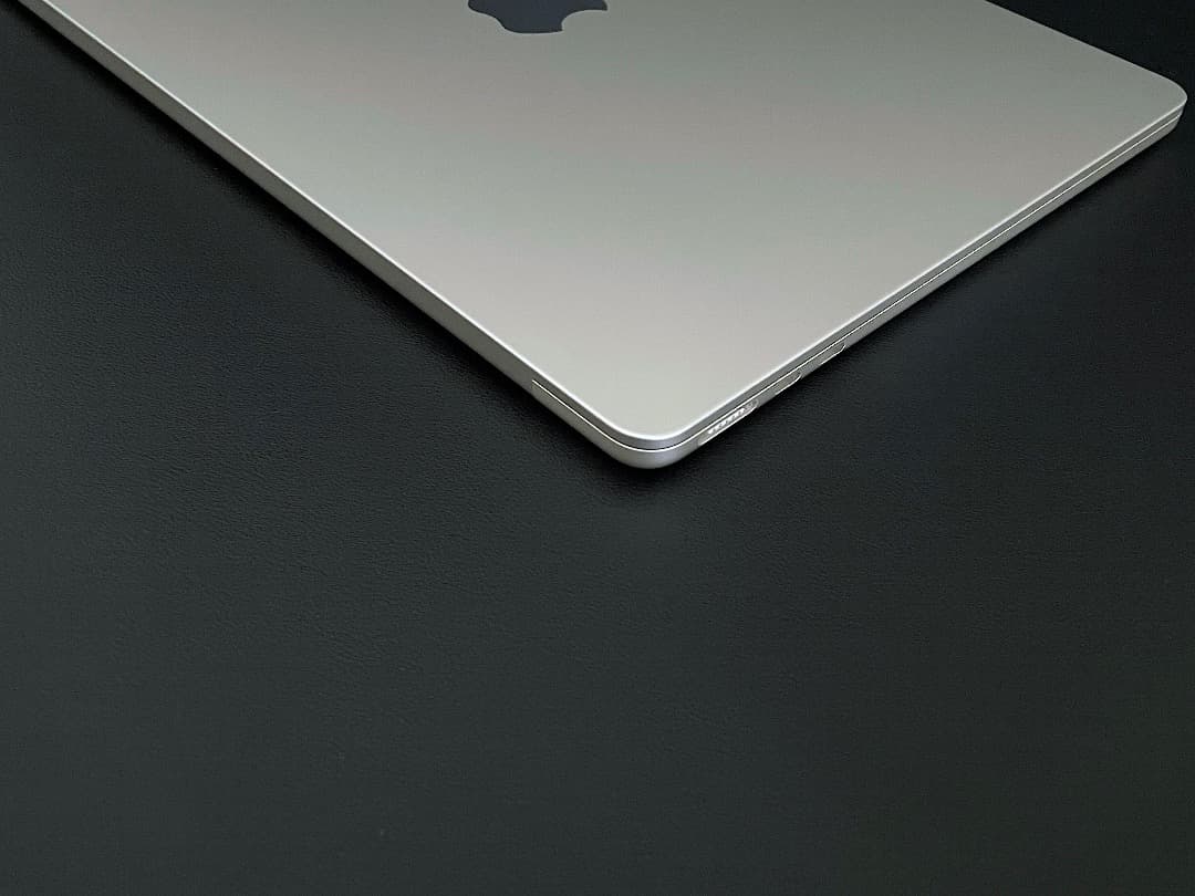 【美品】MacBook Air （M2, 2022）13.6㌅ 2024年購入