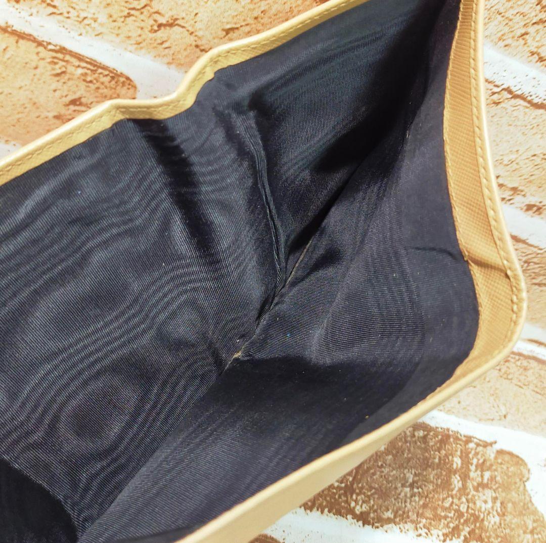 PRADAベージュ 三つ折り財布