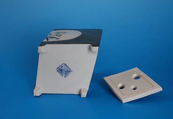 九谷焼　中村敬介　色絵　窓絵椿文　菱形香炉　香炉　茶道具　香道具　共箱 2443