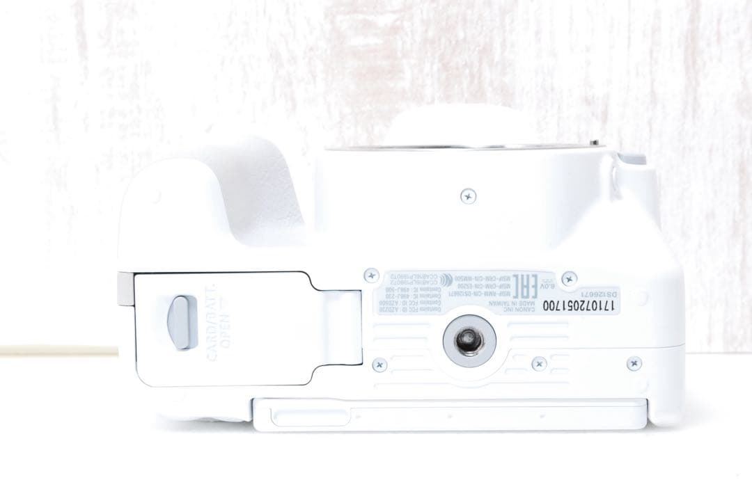 ❤️希少カラー❤️Wi-Fi内蔵❤️すぐ使えるセット❤️ Canon Kiss X9 白