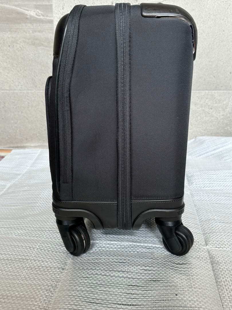 TUMI コンパクト・4ウィール・ブリーフ